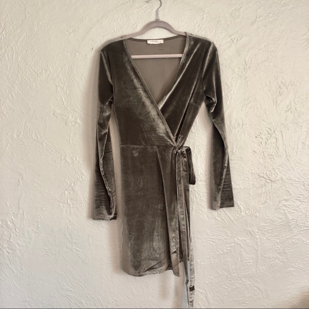 TAUPE velvet dress by Rokoko